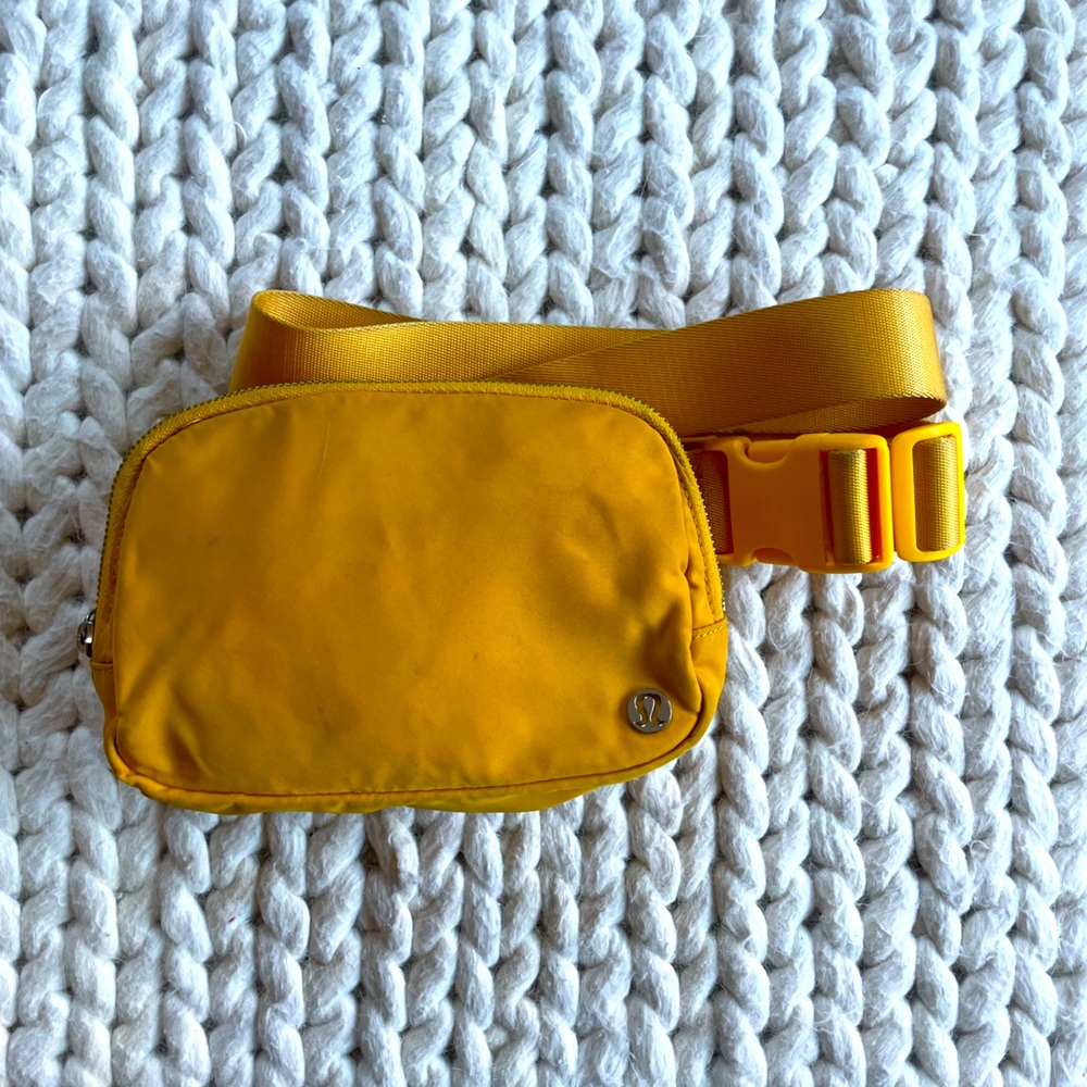 Lululemon Everywhere Belt Bag - Picture 1 of 9